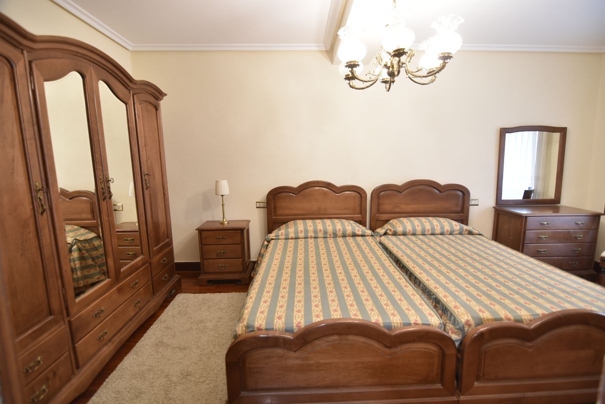 Dormitori de Pis en venda en Eibar amb Moblat i Balcó