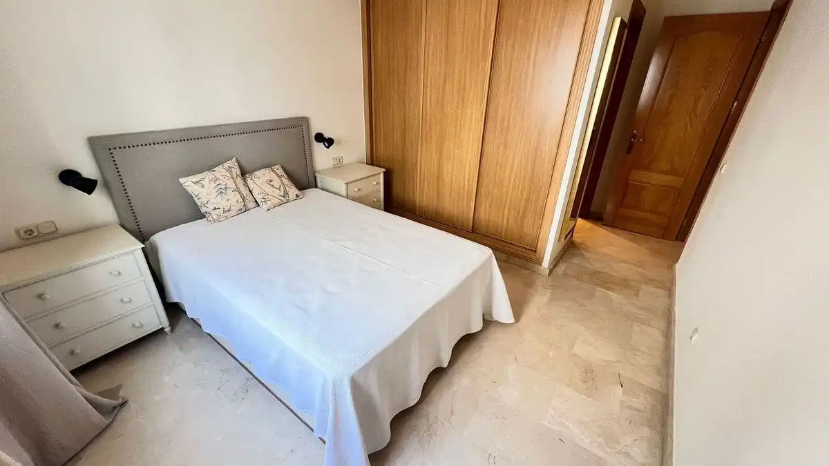 Dormitori de Apartament de lloguer en Marbella amb Aire condicionat, Calefacció i Terrassa