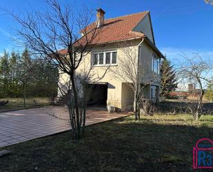 Jardí de Casa o xalet en venda en Garrafe de Torío amb Terrassa i Piscina