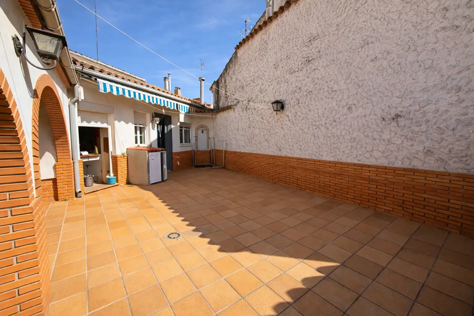 Vista exterior de Casa o chalet en venta en Casasimarro con Terraza, Amueblado y Balcón