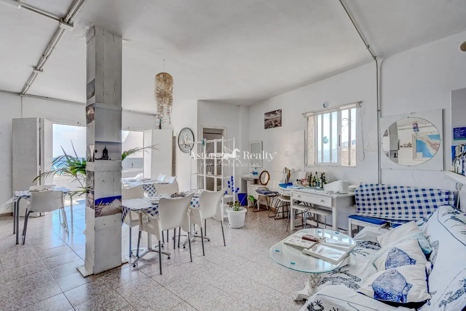 Sala de estar de Local en traspaso en Arico con Terraza, Amueblado y Internet