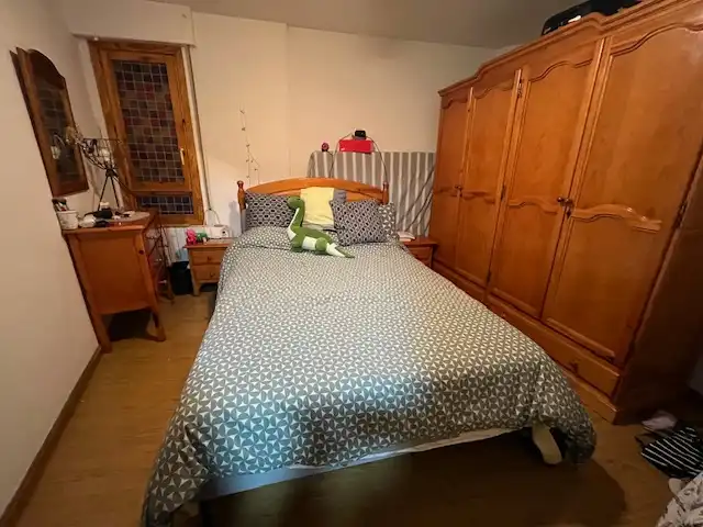 Habitación de Apartamento de alquiler en  Zaragoza Capital con Calefacción, Parquet y Amueblado