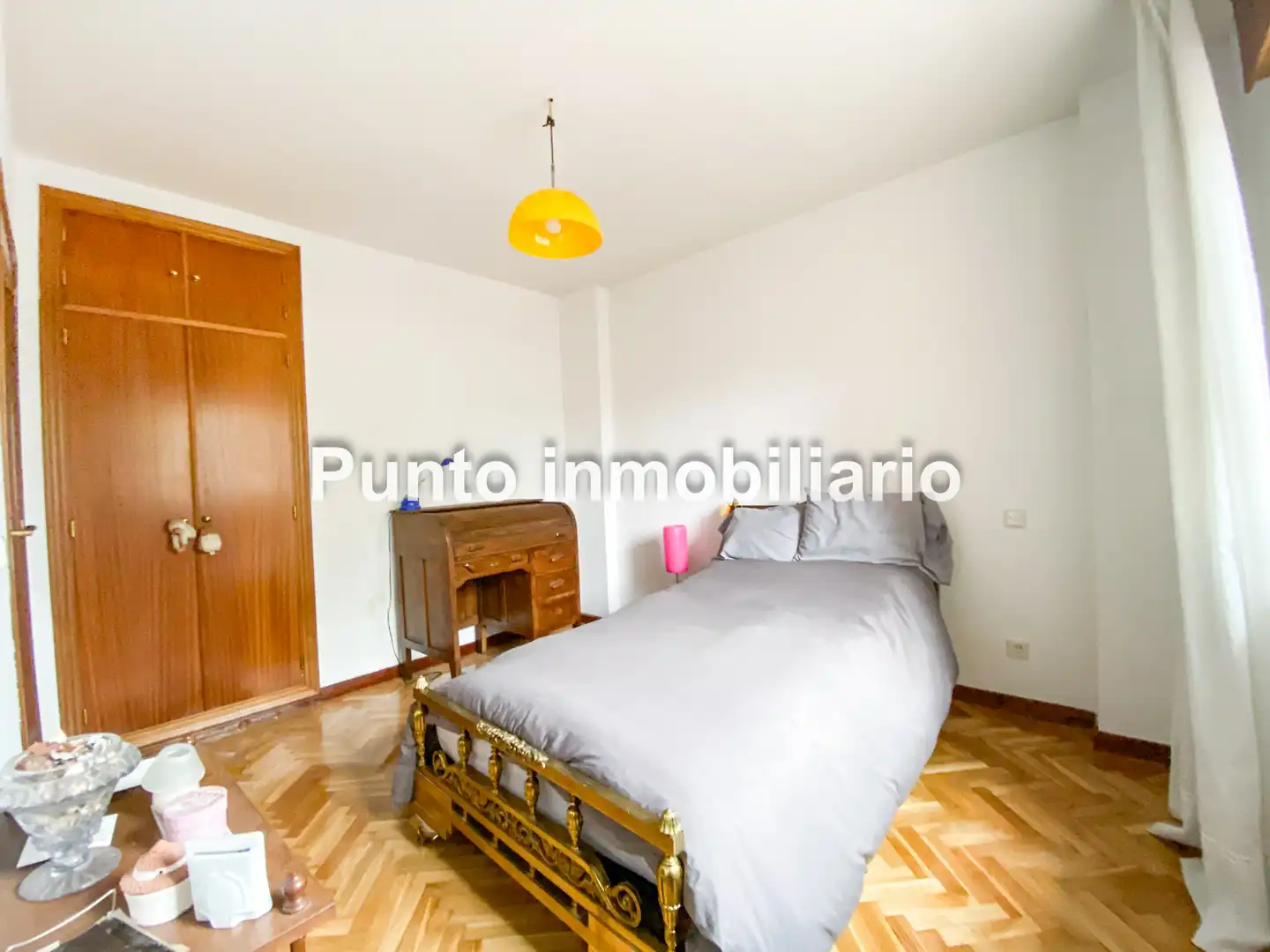 Dormitori de Casa adosada en venda en Valladolid amb Calefacció, Jardí privat i Parquet