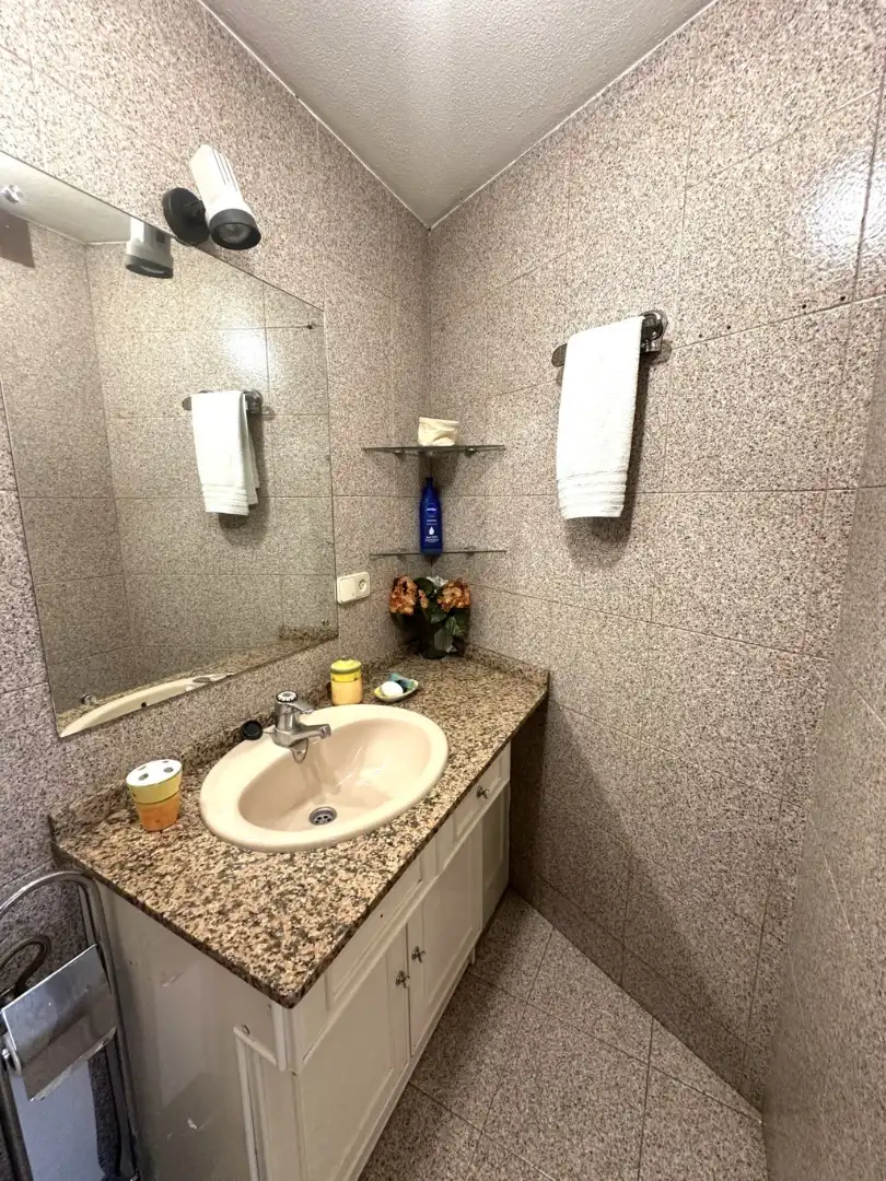 Badezimmer von Maisonette zum Verkauf in Oviedo  mit Heizung und Parkett