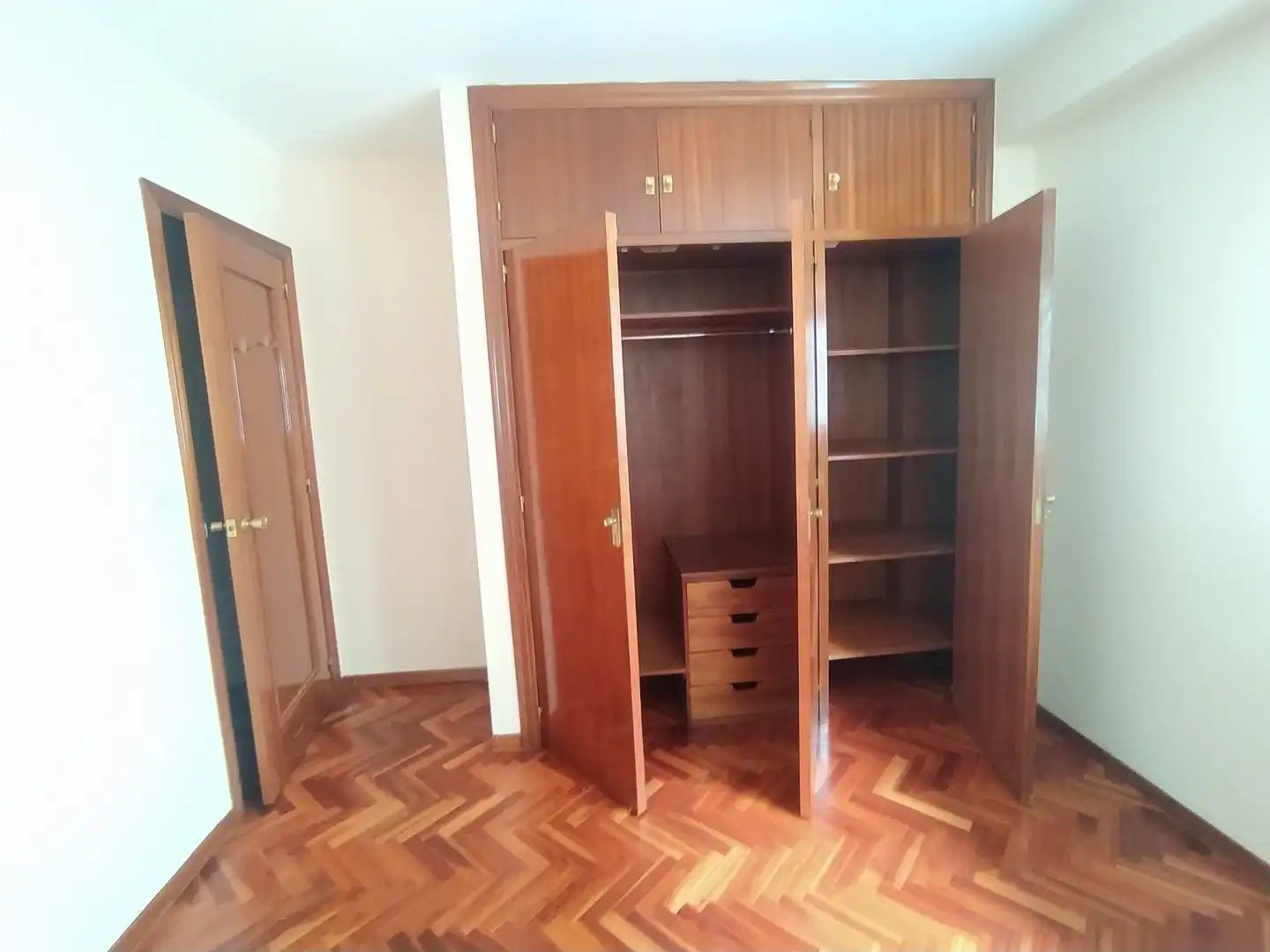 Habitación de Piso de alquiler en Vigo  con Calefacción, Parquet y Horno