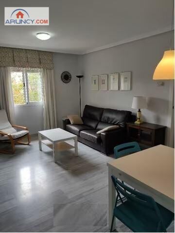 Living room of Flat to rent in  Sevilla Capital  with Air Conditioner, Private garden and Community pool