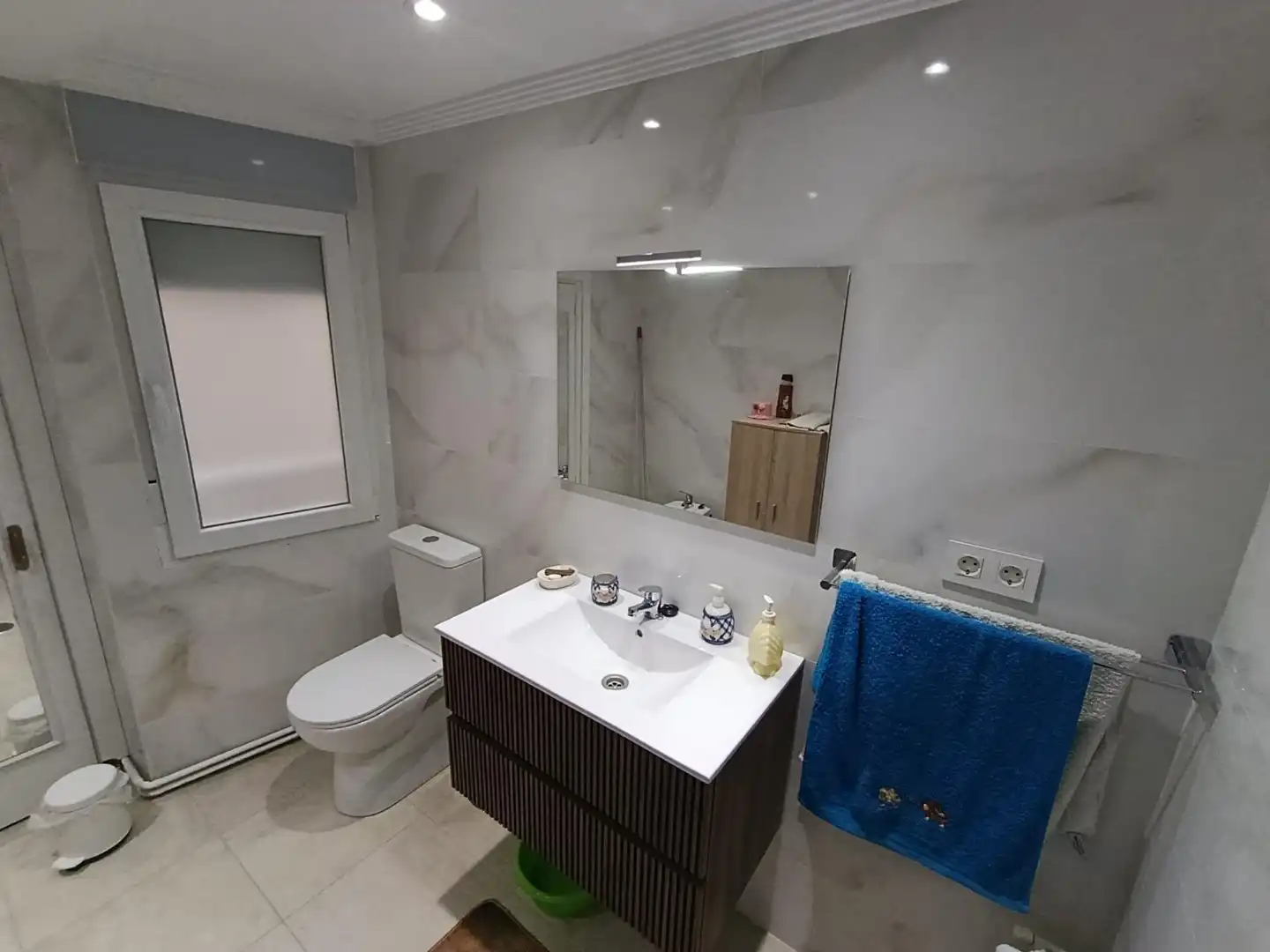 Bany de Apartament de lloguer en Avilés amb Calefacció i Moblat