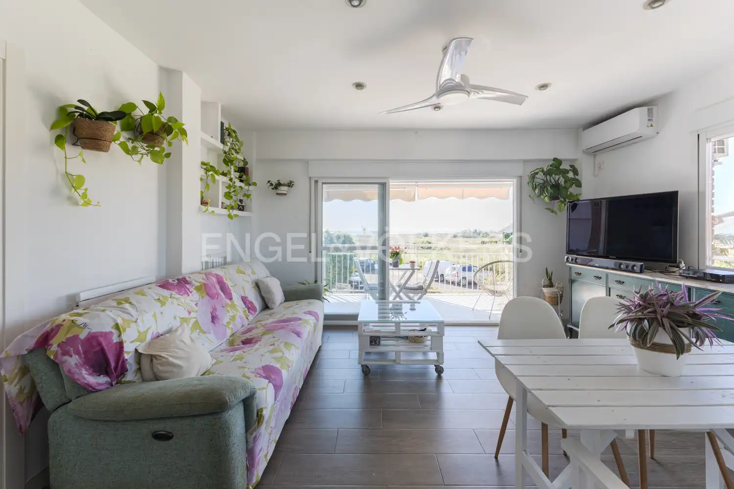 Sala d'estar de Apartament en venda en Sagunto / Sagunt amb Aire condicionat, Calefacció i Terrassa