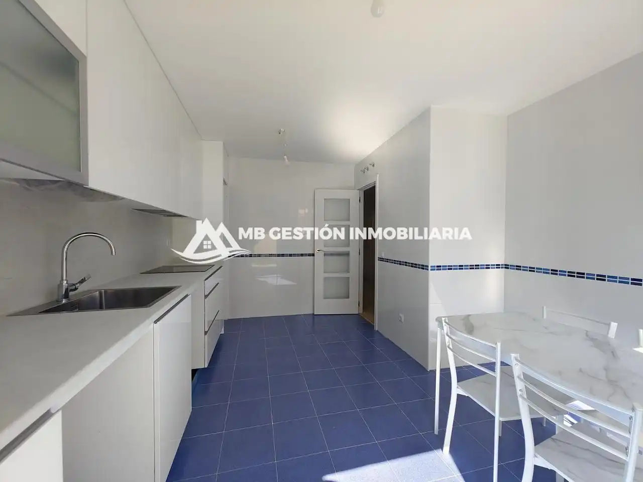 Cocina de Casa adosada en venta en Fuenlabrada con Aire acondicionado, Calefacción y Jardín privado