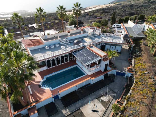 Casa-chalet en Venta en Chío