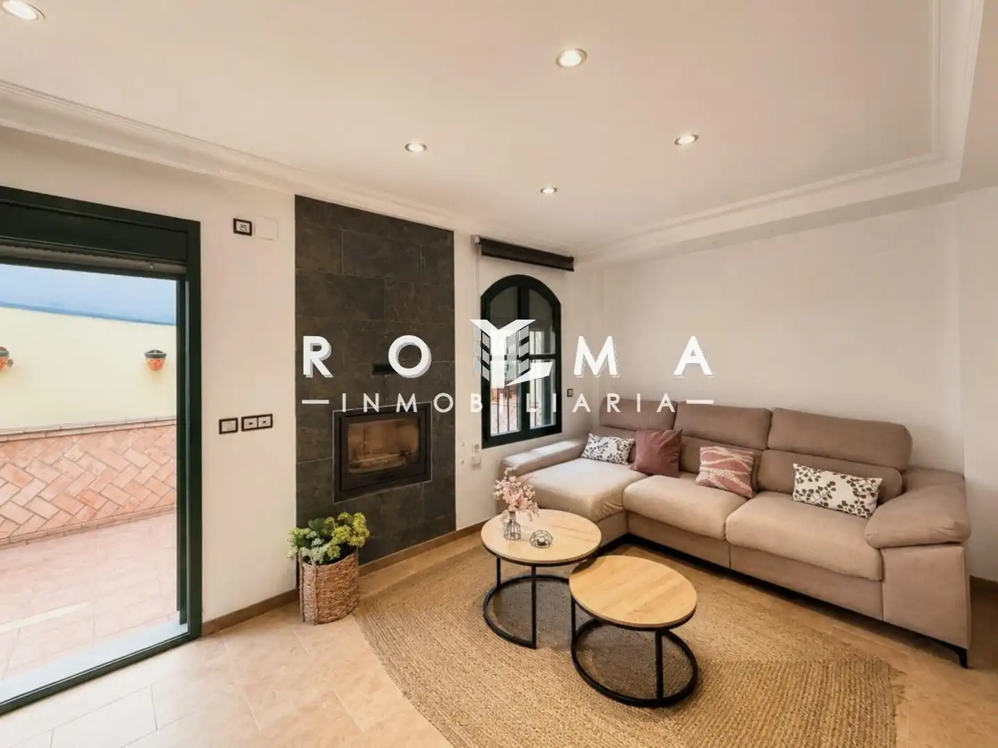 Sala de estar de Casa adosada en venta en Montequinto con Aire acondicionado, Jardín privado y Trastero