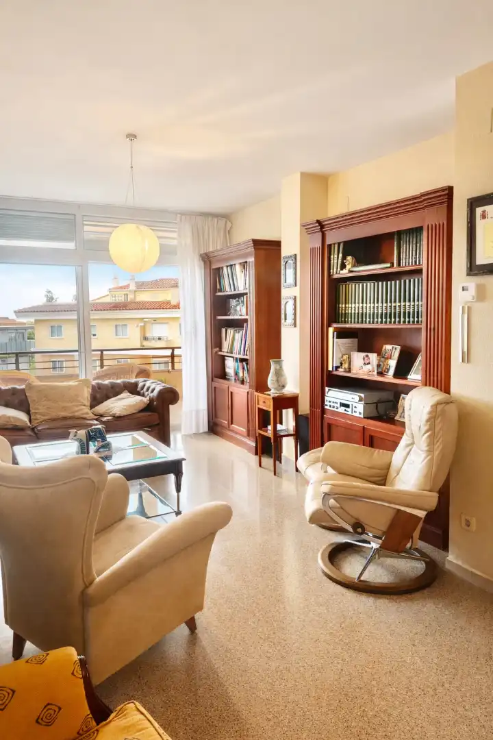 Wohnzimmer von Dachboden zum Verkauf in Figueres mit Klimaanlage, Heizung und Terrasse