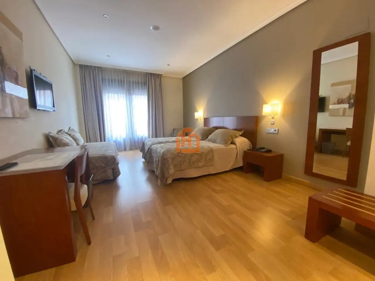 Schlafzimmer von Geschaftsraum zum Verkauf in Valencia de Don Juan mit Klimaanlage und Möbliert