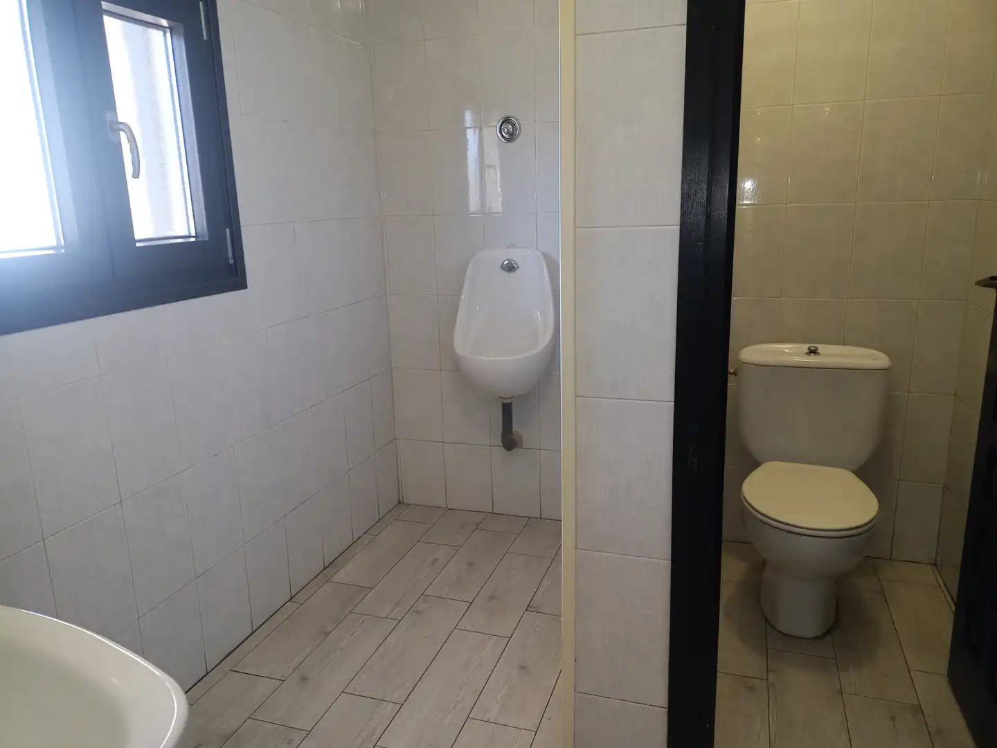 Badezimmer von Geschaftsraum zum Verkauf in Navarredonda de Gredos mit Heizung und Möbliert