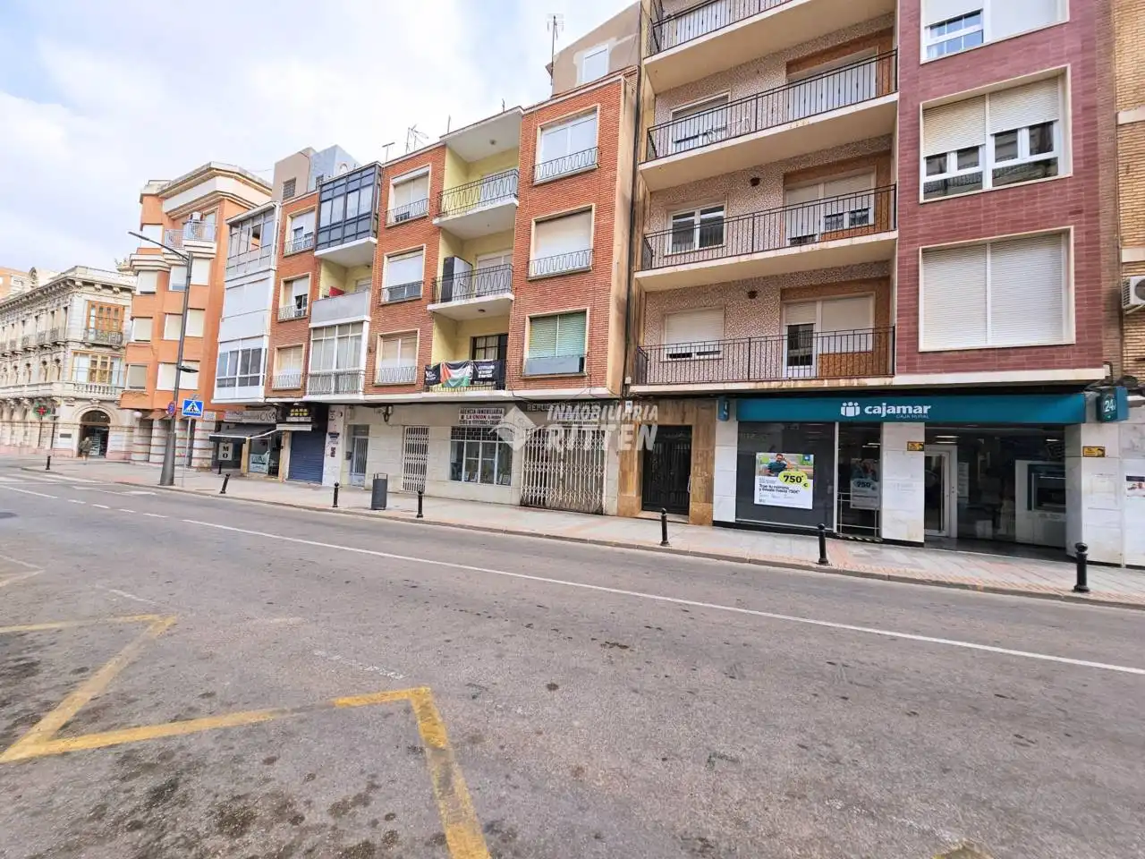 Vista exterior de Pis en venda en La Unión amb Balcó