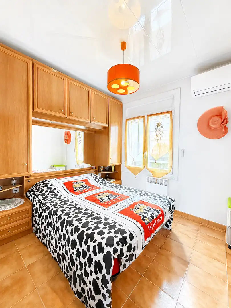 Habitación de Apartamento en venta en Empuriabrava con Aire acondicionado, Calefacción y Terraza