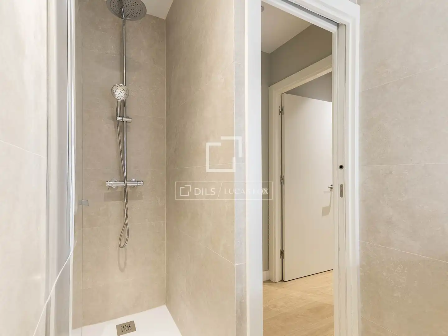Baño de Piso en venta en Barcelona con Aire acondicionado, Calefacción y Terraza