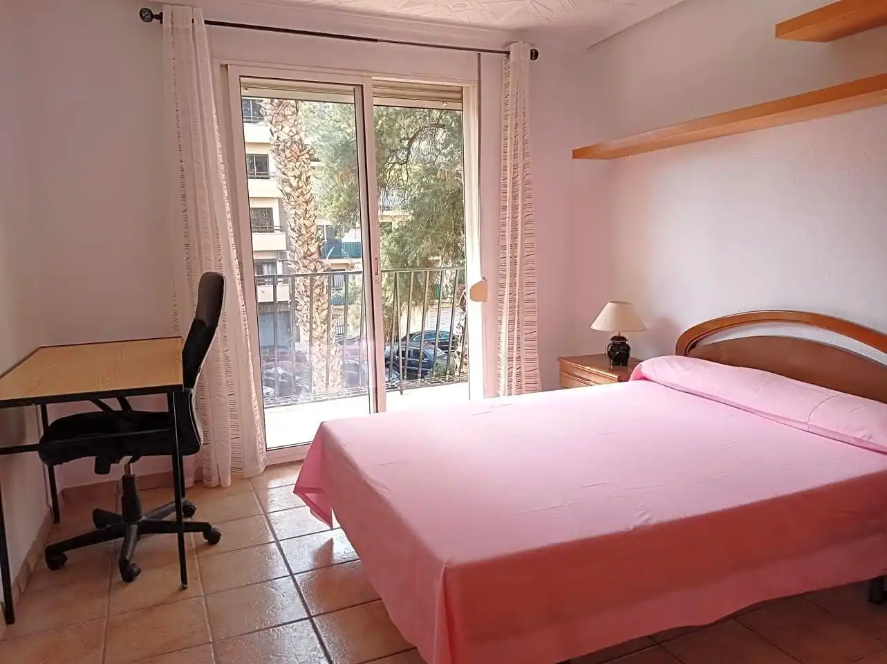 Dormitori de Apartament de lloguer en Moncada amb Terrassa, Moblat i Balcó