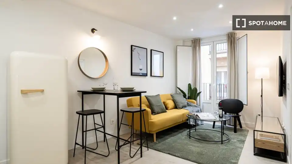Flat with terrace to rent in Centro