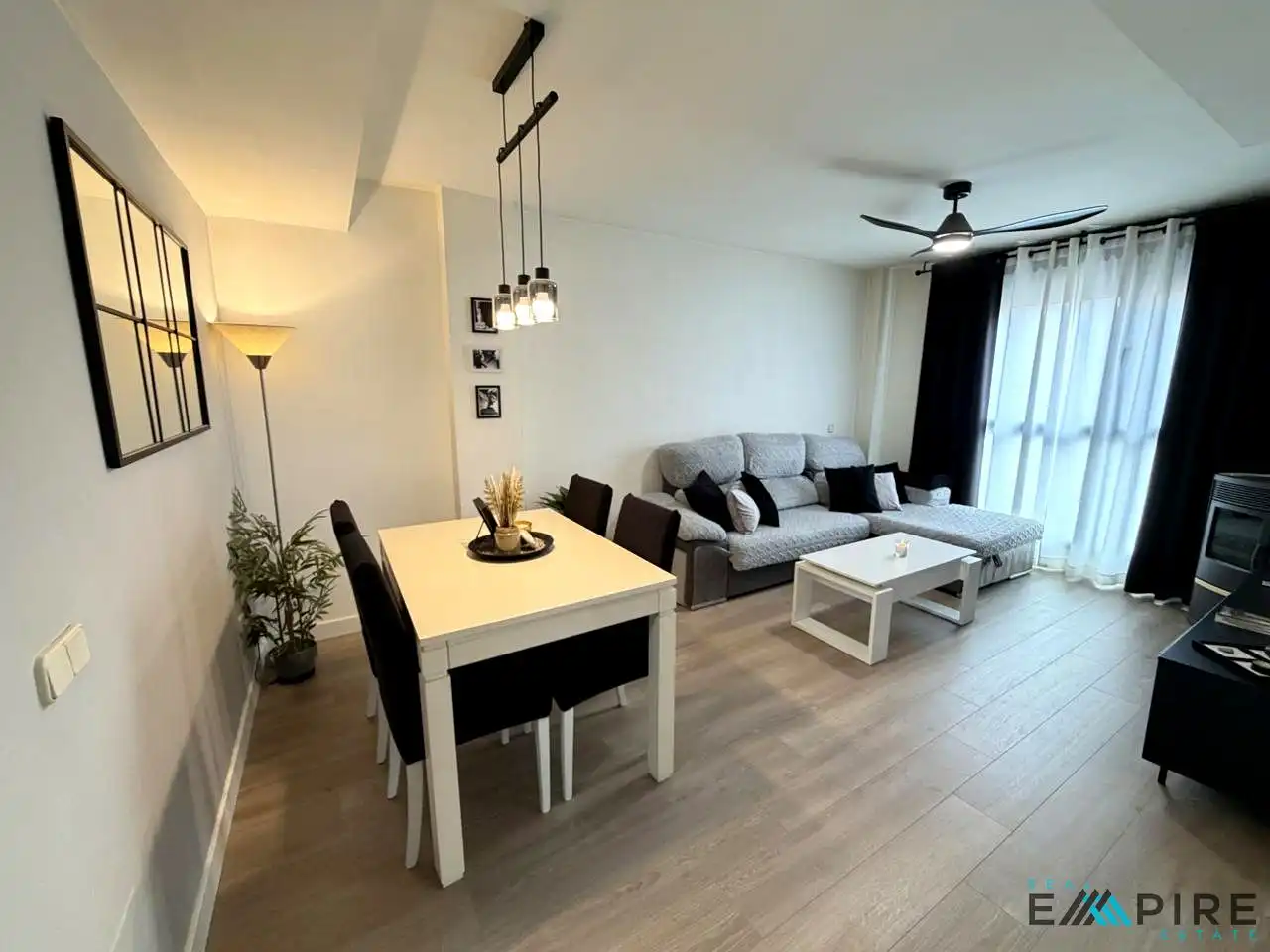 Sala de estar de Piso en venta en El Viso de San Juan con Aire acondicionado, Calefacción y Amueblado