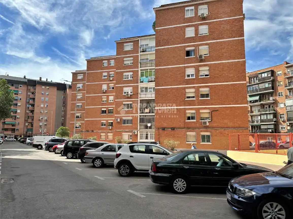 Vista exterior de Piso en venta en Alcalá de Henares con Terraza