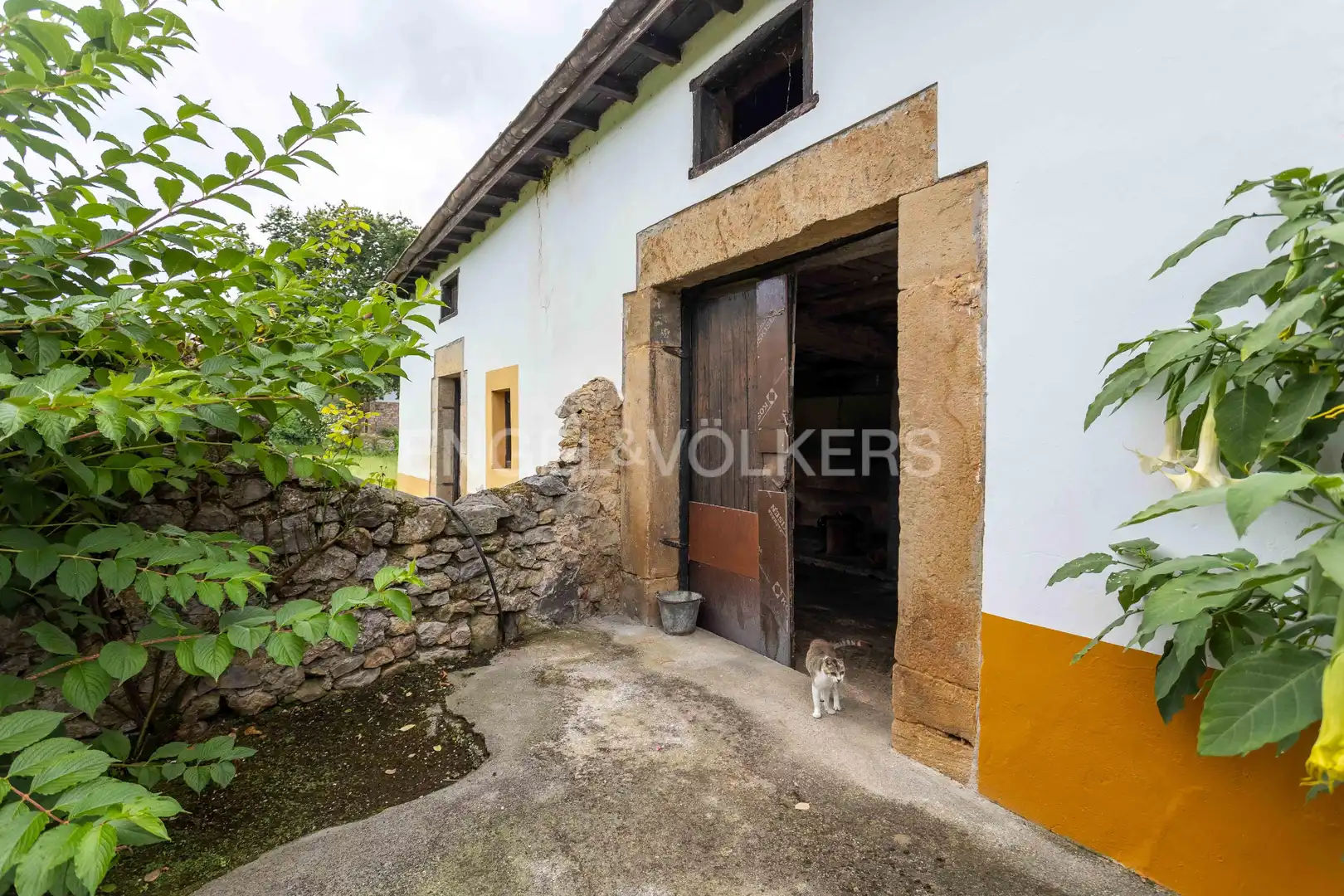 Vista exterior de Finca rústica en venta en Entrambasaguas con Calefacción, Jardín privado y Balcón