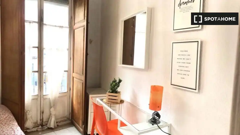 Flat for share in Centro