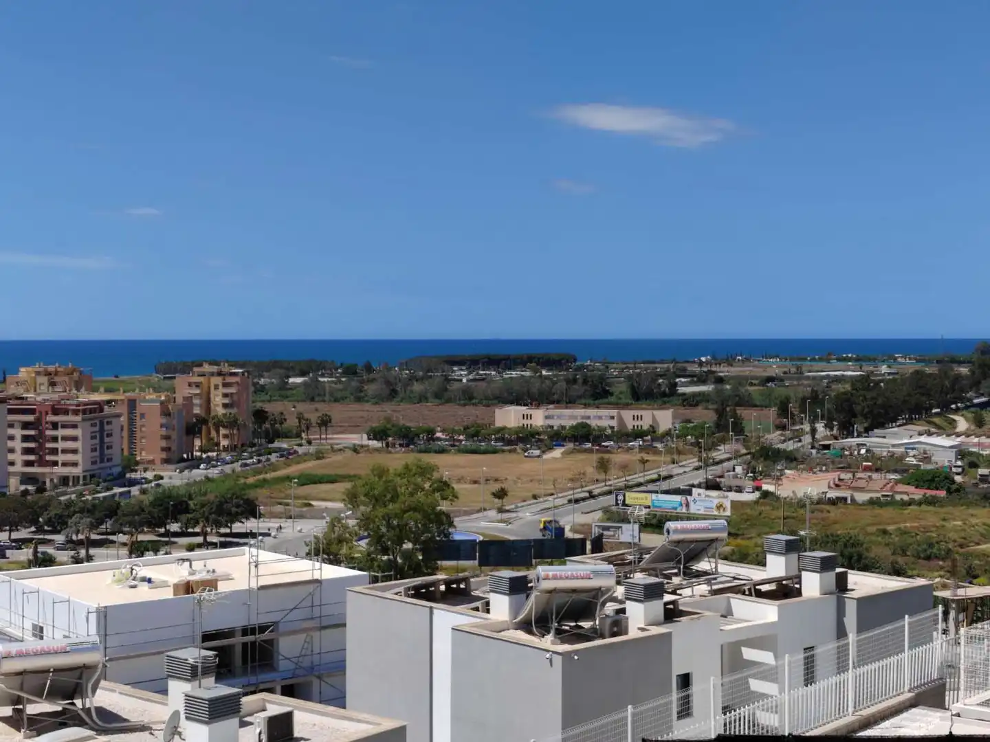 Vista exterior de Casa o chalet de alquiler en Vélez-Málaga con Aire acondicionado, Terraza y Piscina