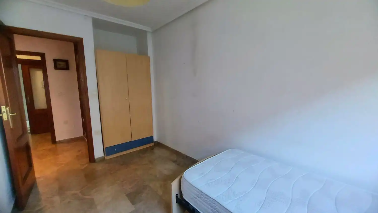 Habitación de Piso de alquiler en Jaén con Calefacción, Terraza y Amueblado