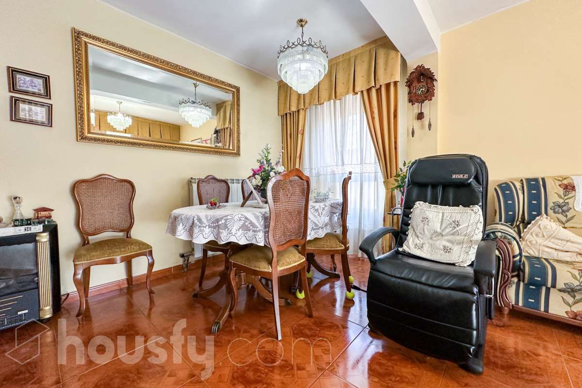 Dining room of Flat for sale in  Madrid Capital