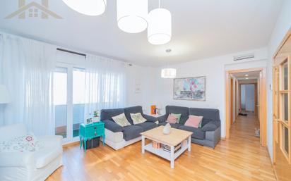 Sala d'estar de Pis en venda en Navalcarnero amb Aire condicionat i Terrassa