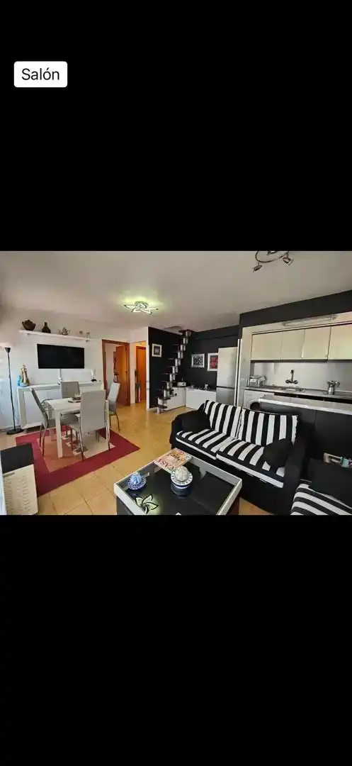 Sala d'estar de Pis en venda en Torrevieja amb Aire condicionat, Terrassa i Moblat