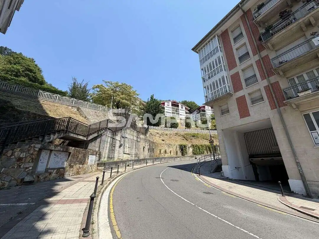 Außenansicht von Dachboden zum Verkauf in Arrasate / Mondragón mit Heizung und Balkon