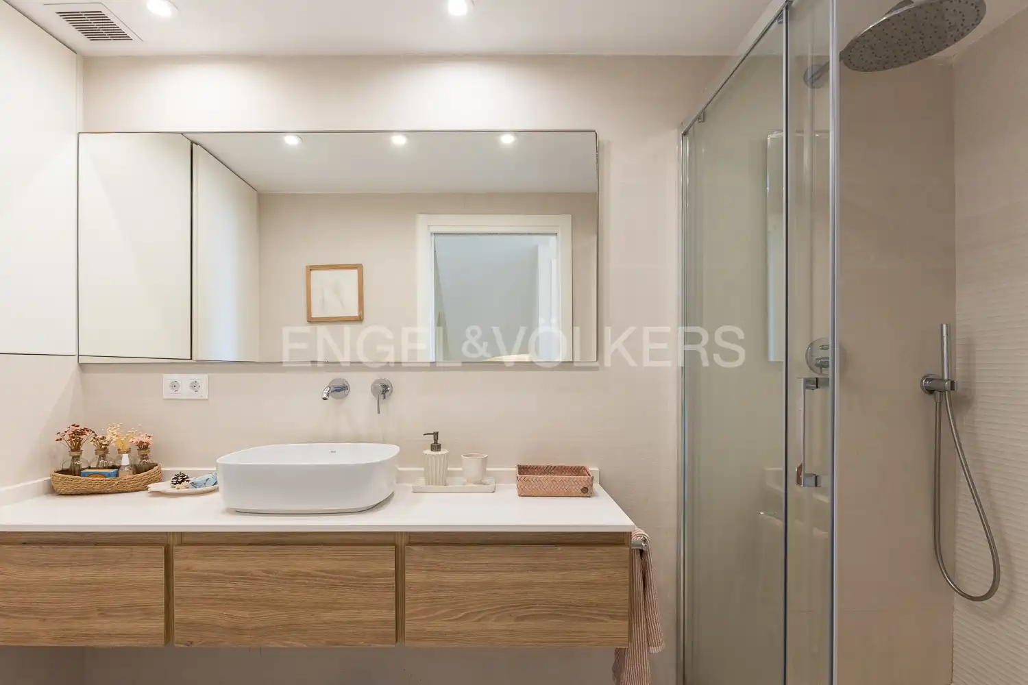 Bathroom of Houses for rent in Valencia  with Heating, Private garden and Terrace