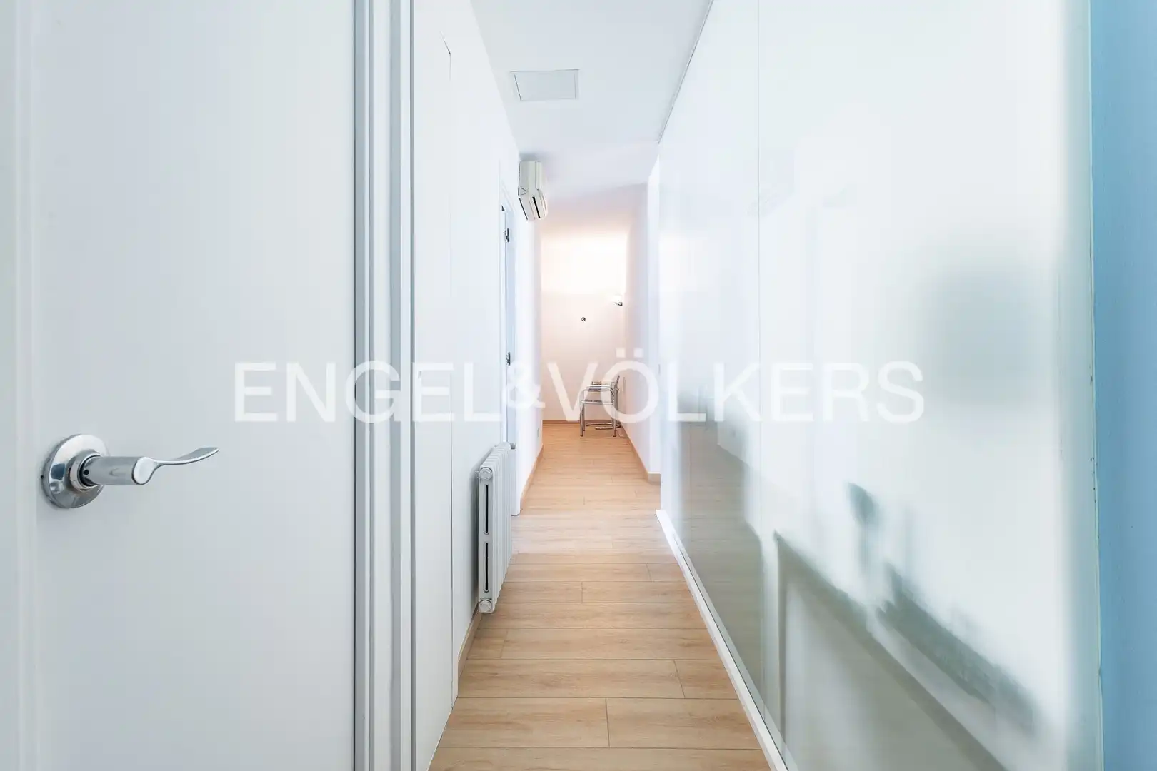 Piso en venta en Barcelona con Calefacción y Parquet