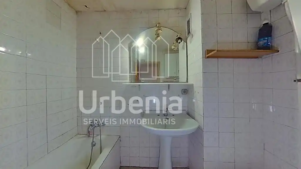 Piso en venta en C/ Garrotxa, Cerdanyola Nord