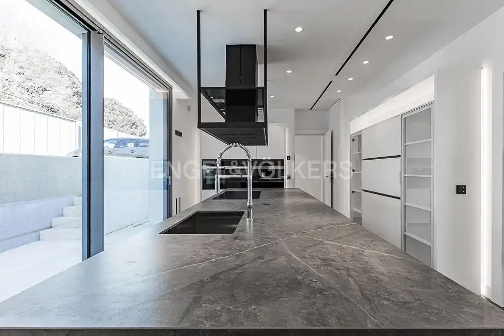 Cocina de Casa o chalet en venta en Barcelona con Aire acondicionado, Calefacción y Jardín privado