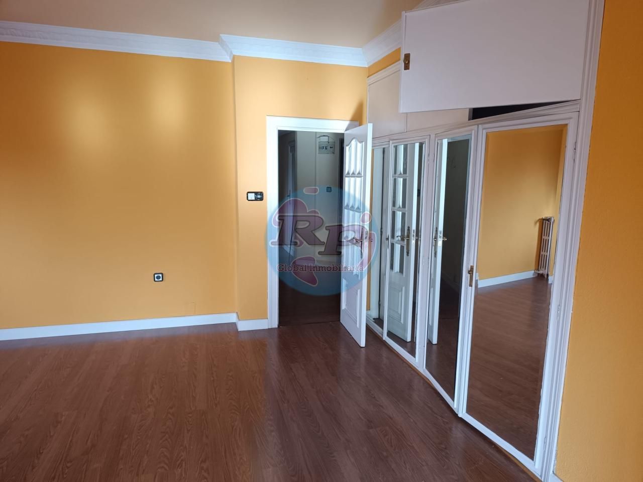 Wohnung zum Verkauf in Ponferrada mit Heizung, Parkett und Abstellraum