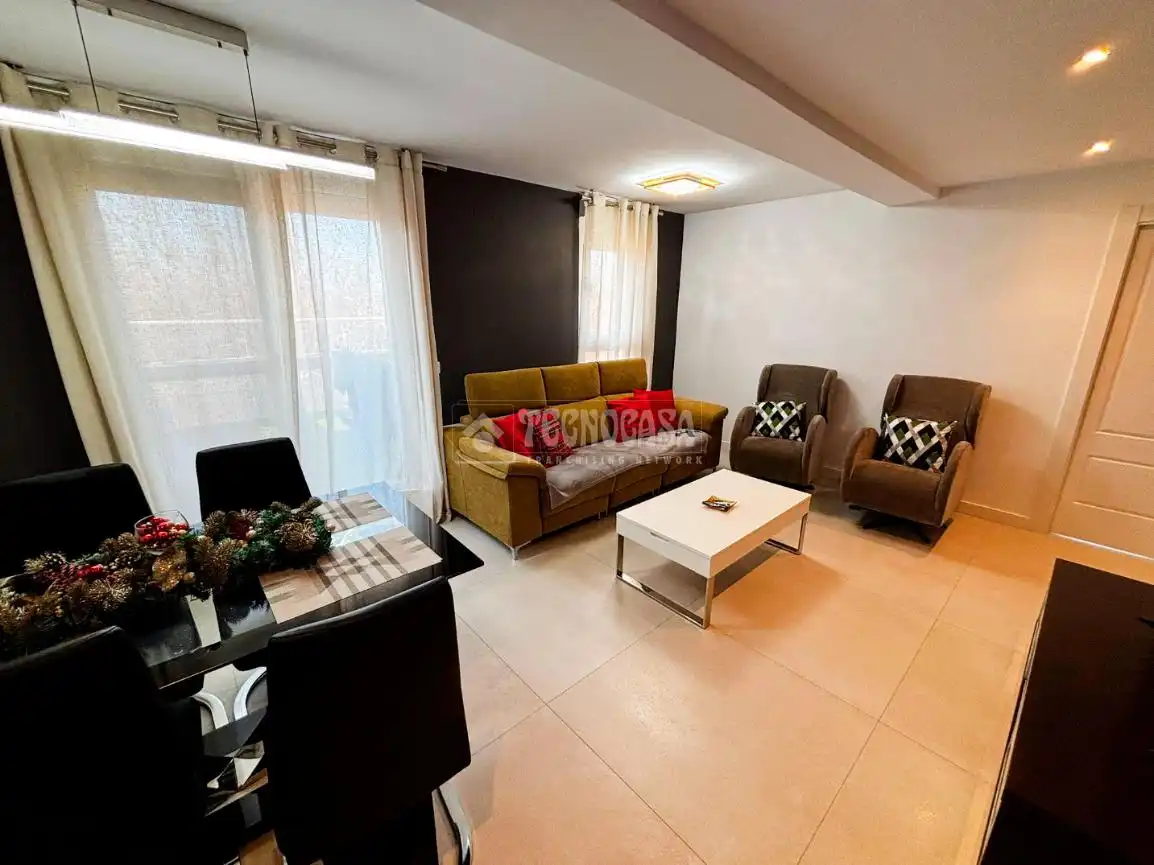 Living room of Flat for sale in Zaragoza  with Heating, Terrace and Furnished