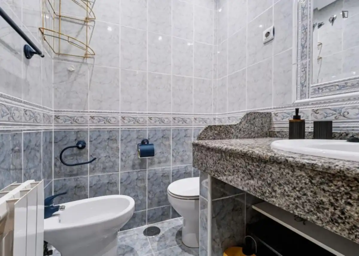Baño de Casa o chalet para compartir en Madrid con Calefacción, Amueblado y Horno