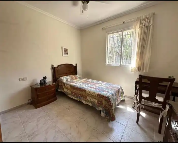 Habitación de Casa o chalet en venta en Paterna con Aire acondicionado, Jardín privado y Piscina