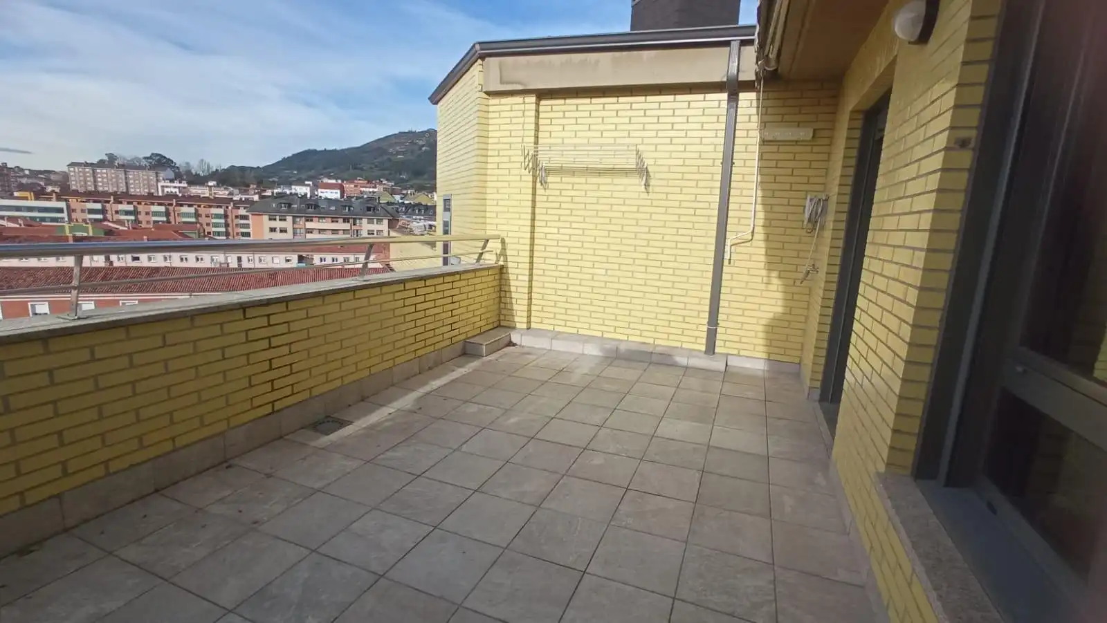 Terraza de Ático de alquiler en Oviedo  con Calefacción, Terraza y Trastero