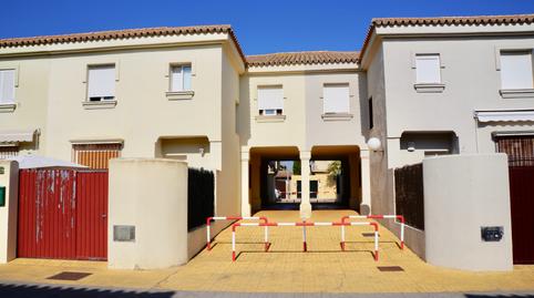Foto 3 de Casa adosada en venta en Pozoalbero, Cádiz