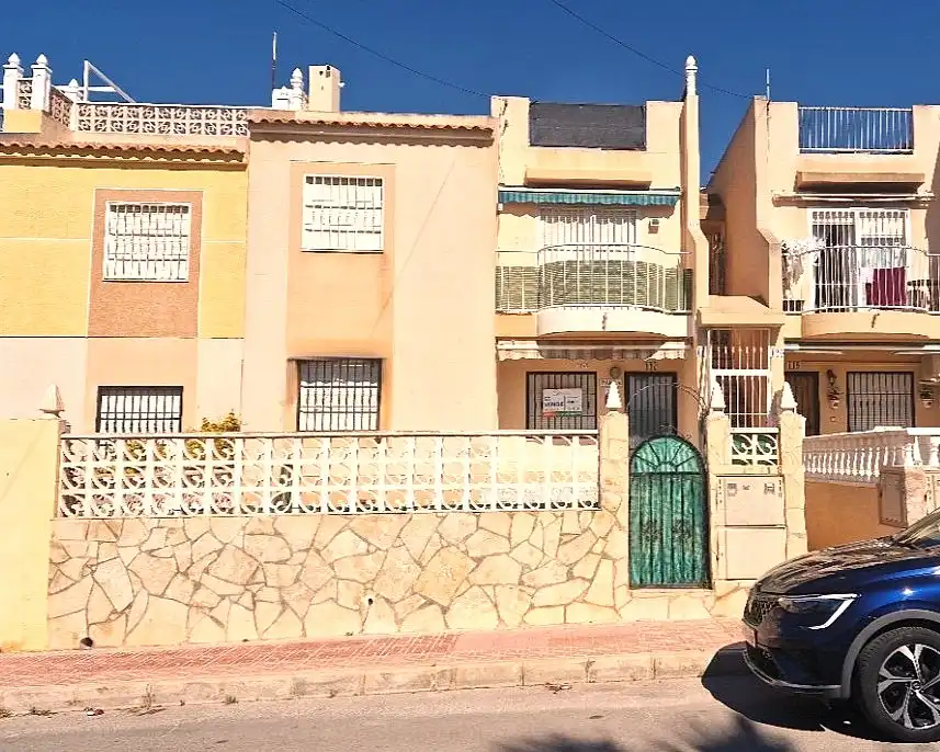 Vista exterior de Casa o xalet en venda en Torrevieja amb Terrassa, Forn i Rentadora