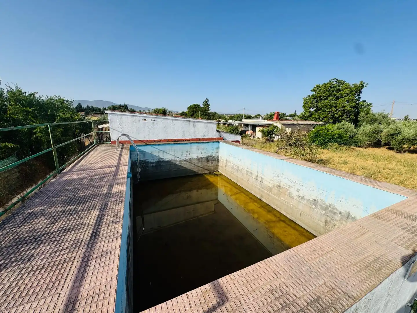 Piscina de Terreno en venta en Granada