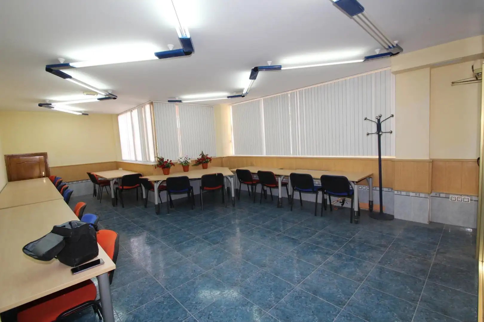 Local en venta en Las Gabias con Aire acondicionado