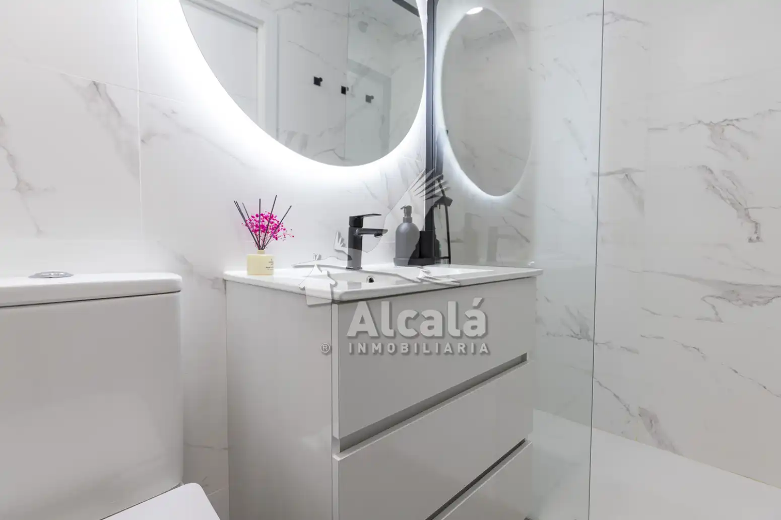 Bathroom of Flat for sale in Alcalá de Henares  with Heating