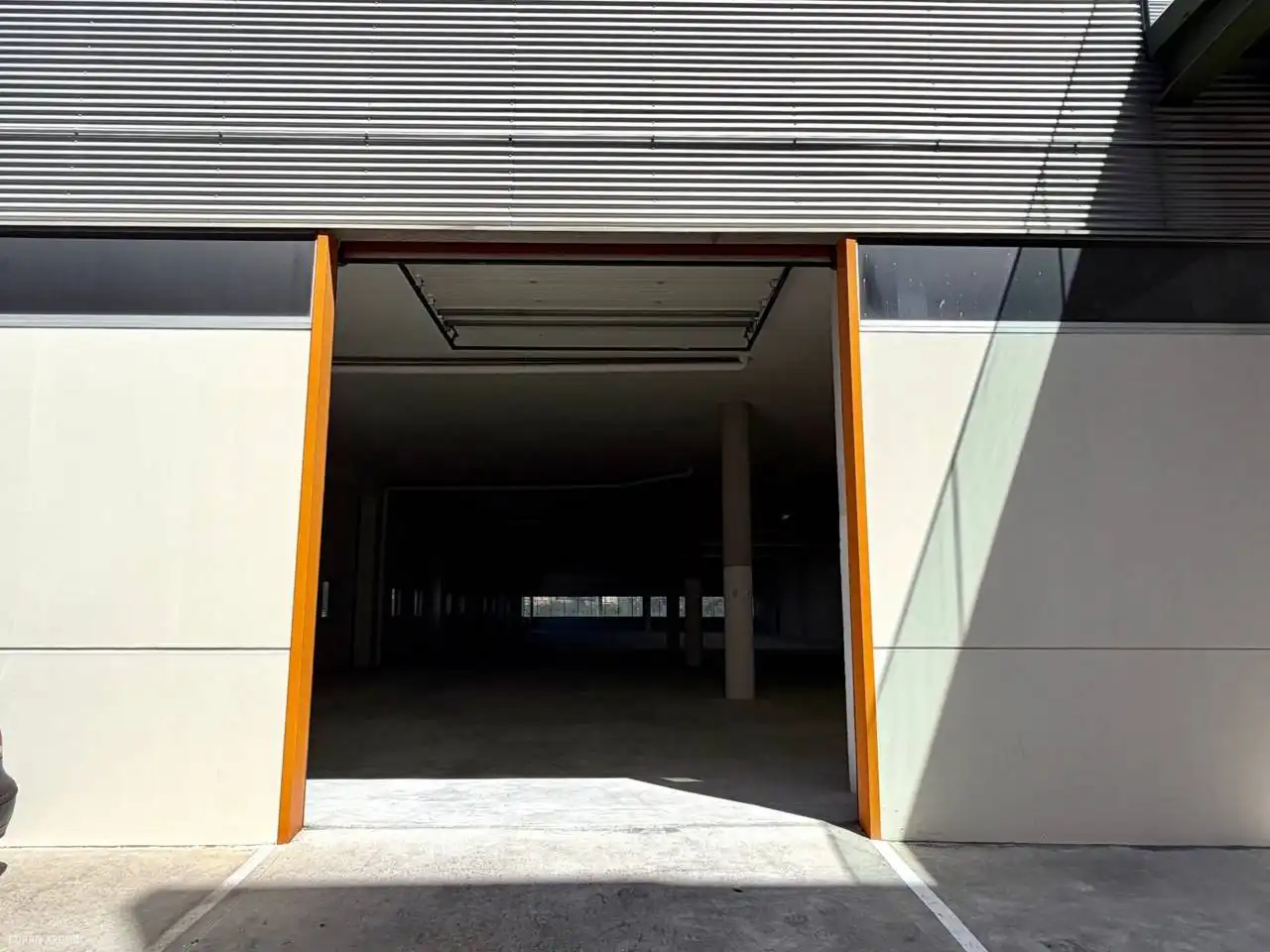 Vista exterior de Nave industrial de alquiler en Terrassa