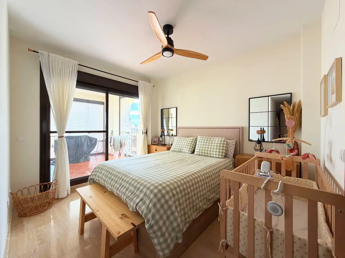 Terrasse von Wohnung zum Verkauf in Estepona mit Klimaanlage, Terrasse und Abstellraum