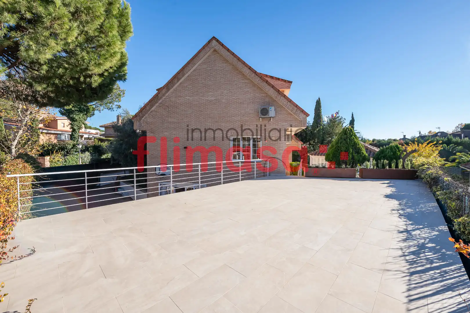 Vista exterior de Casa o xalet en venda en Villaviciosa de Odón amb Aire condicionat, Calefacció i Jardí privat